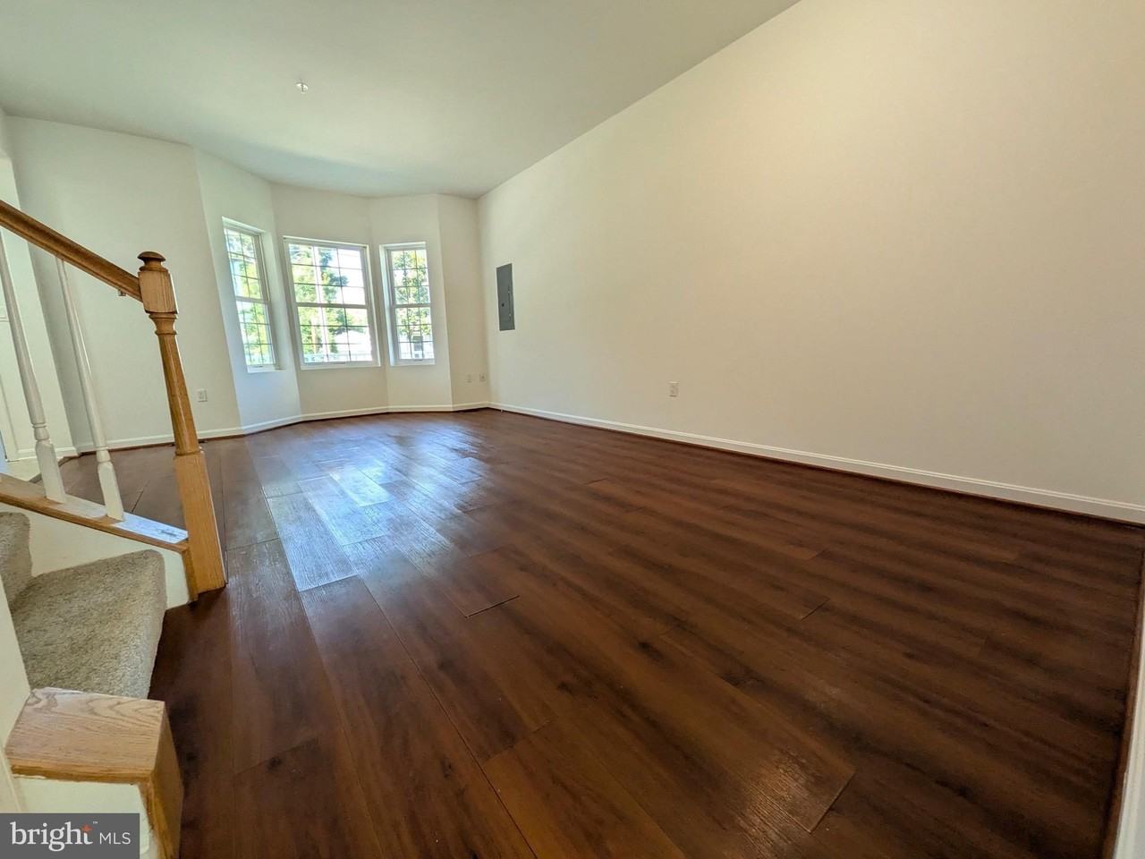310 Del Rhodes Ave - Photo 6 of 35