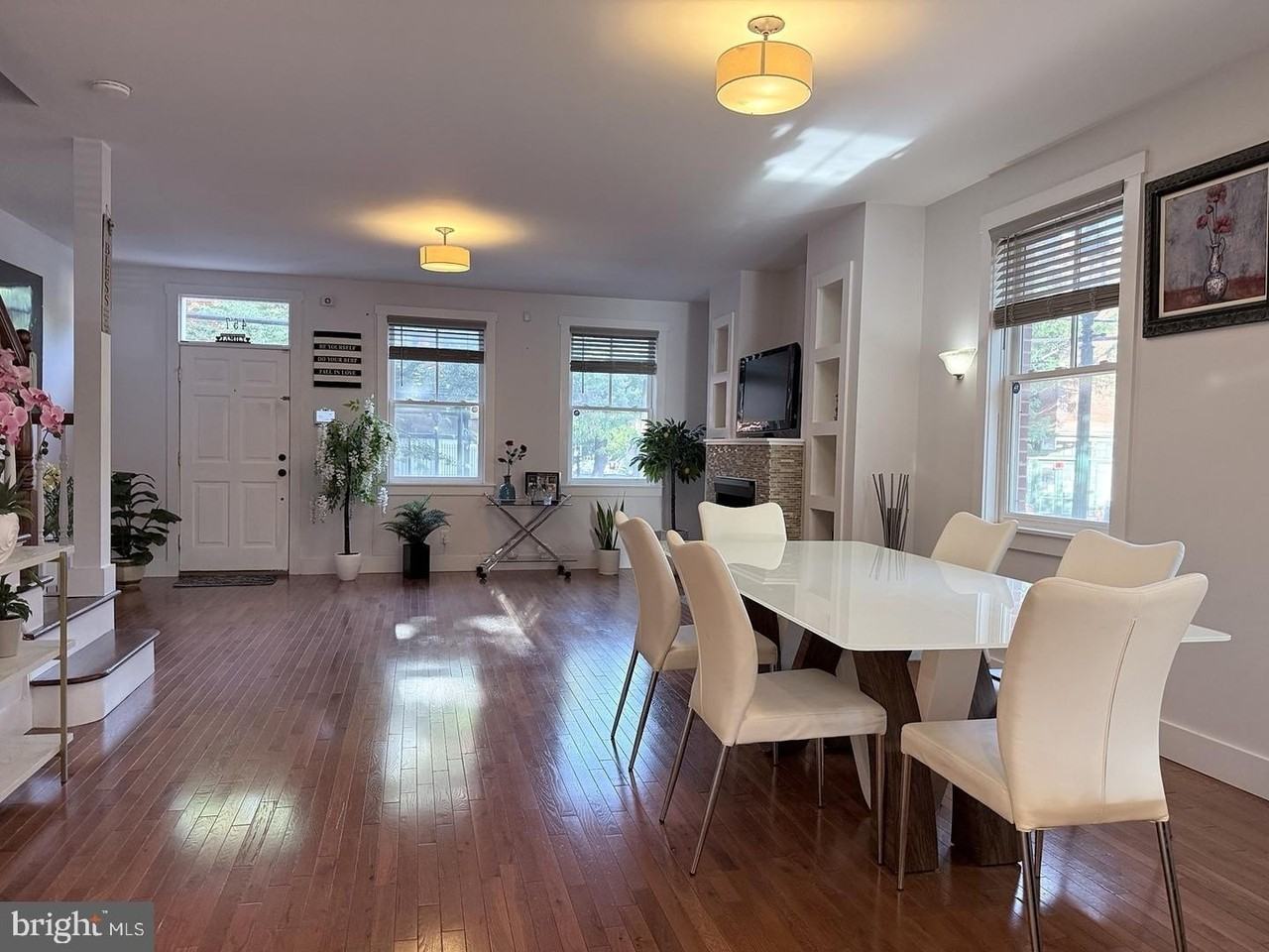 457 S 6th St - Photo 4 of 17