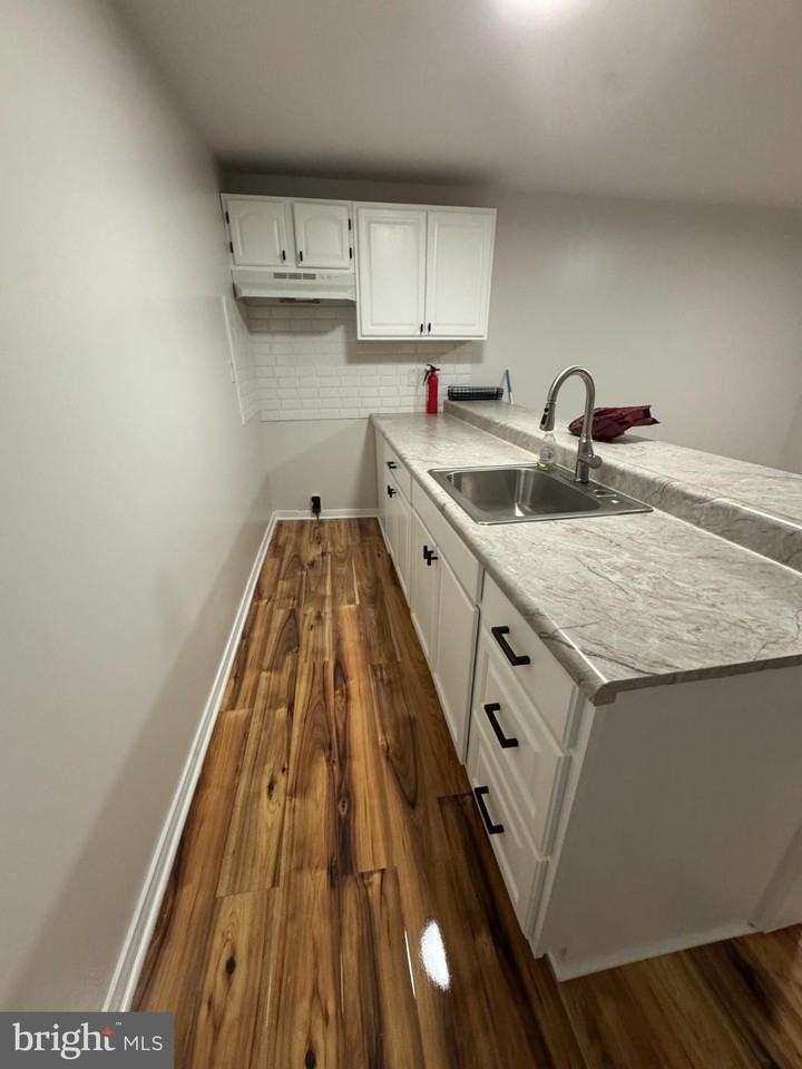 329 S 4th St #B - Photo 2 of 5