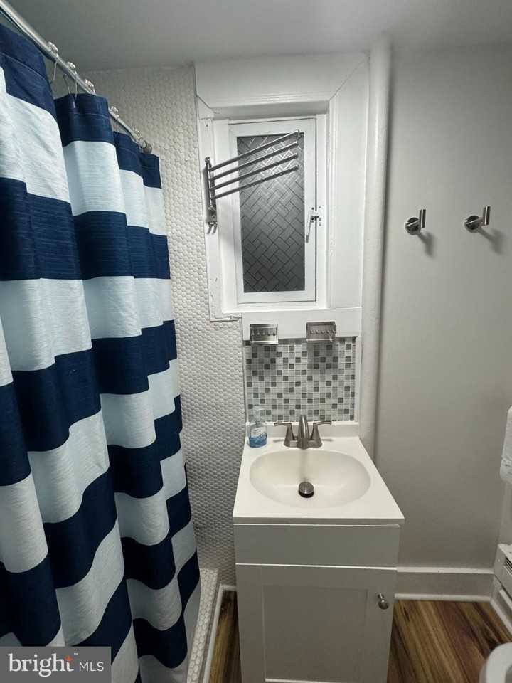 329 S 4th St #B - Photo 4 of 5