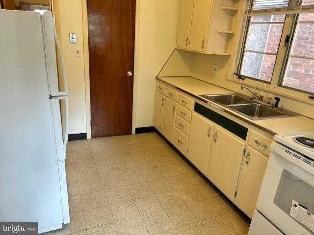 55 W Main St #2 - Photo 2 of 6