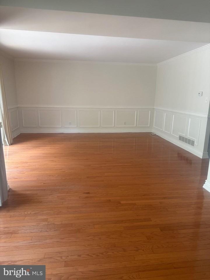 105 Montrose Ave #105 - Photo 7 of 25