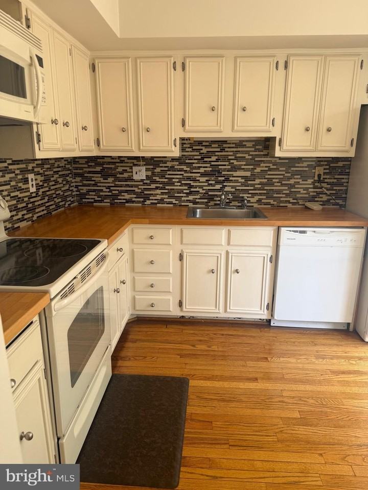 113 Montrose Ave #113 - Photo 4 of 24