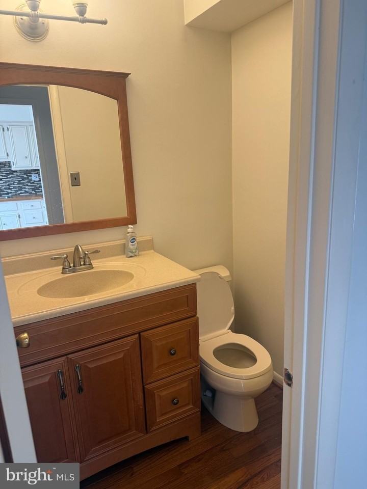 113 Montrose Ave #113 - Photo 5 of 24