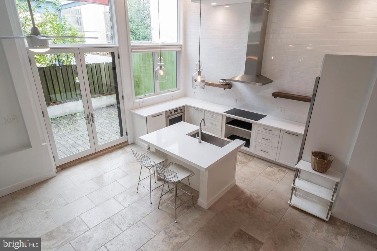 313 Fulton St - Photo 2 of 34
