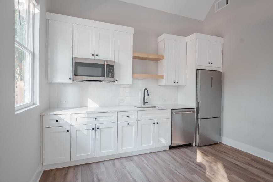 606 Glenwood Ave Se - Photo 2 of 10