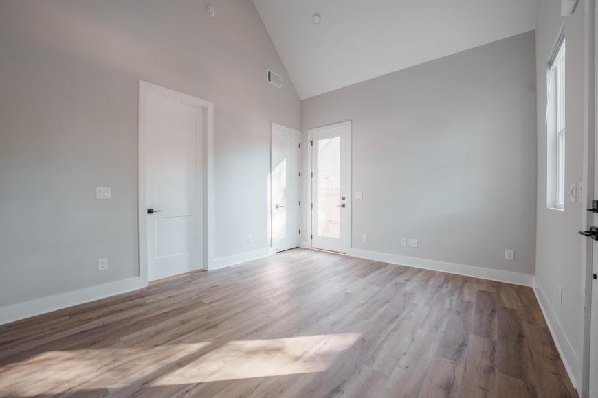 606 Glenwood Ave Se - Photo 3 of 10