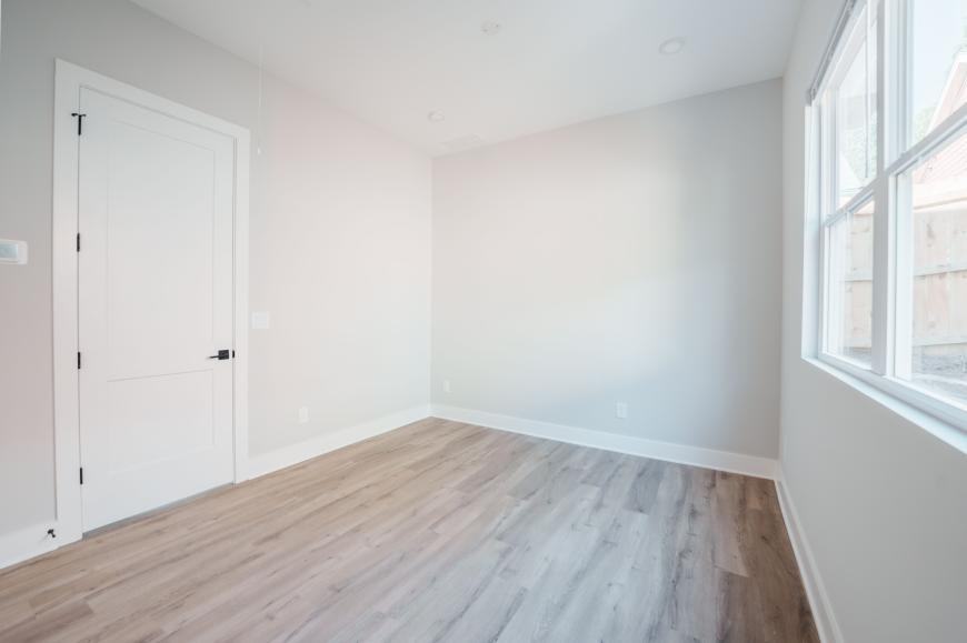 606 Glenwood Ave Se - Photo 4 of 10