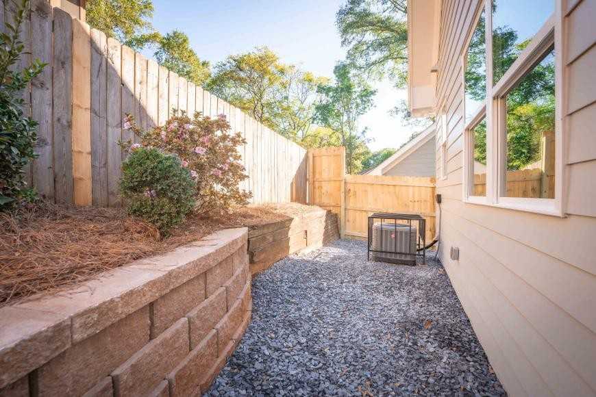606 Glenwood Ave Se - Photo 5 of 10