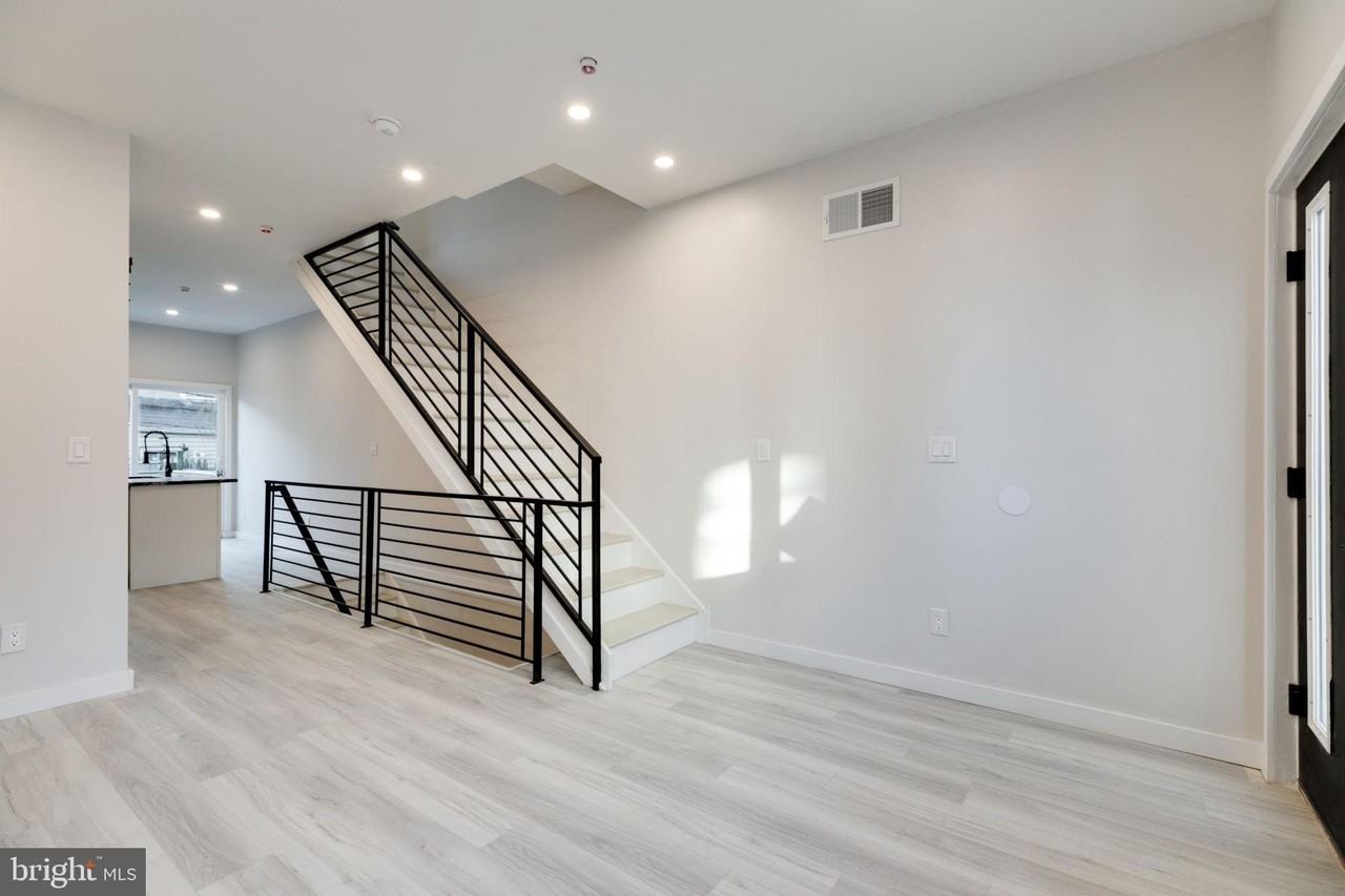 614 Hoffman St - Photo 3 of 41