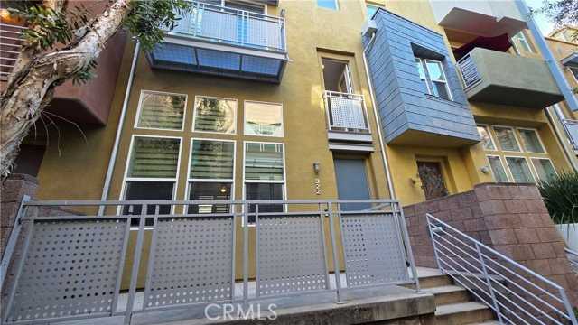 322 E Jeanette Ln - Photo 2 of 8