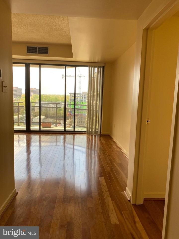 1530 Key Blvd #1229 - Photo 2 of 12