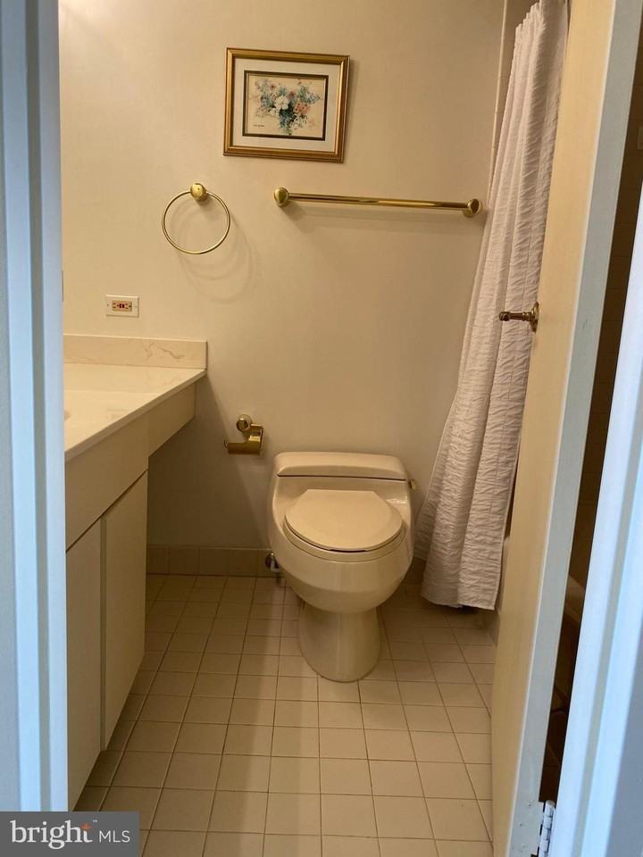 1530 Key Blvd #1229 - Photo 7 of 12