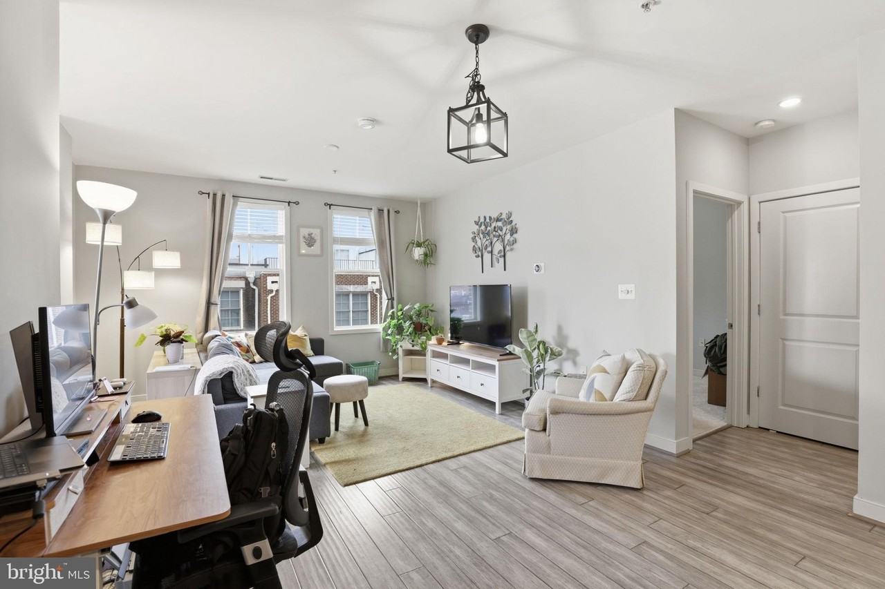 181 E Reed Ave #304 - Photo 3 of 21