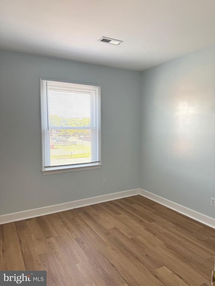 11 Lafayette Sta - Photo 3 of 17