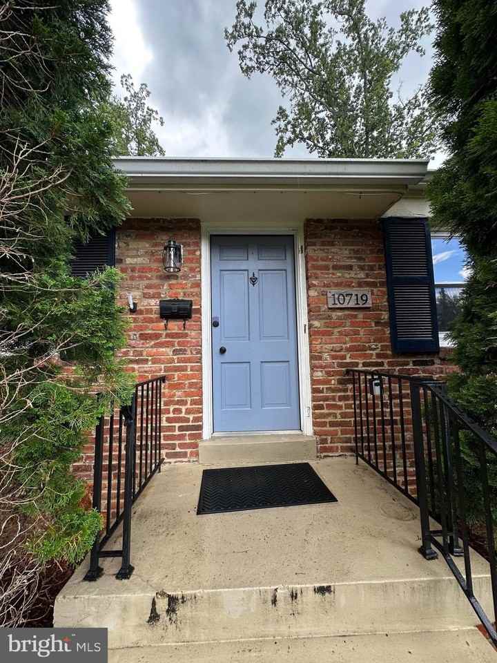 10719 Jones St - Photo 2 of 3