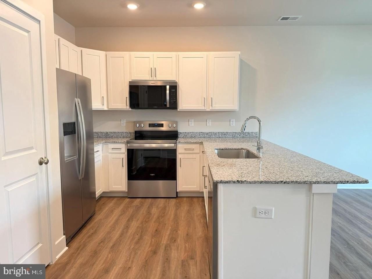 117 Nootka Way - Photo 3 of 13