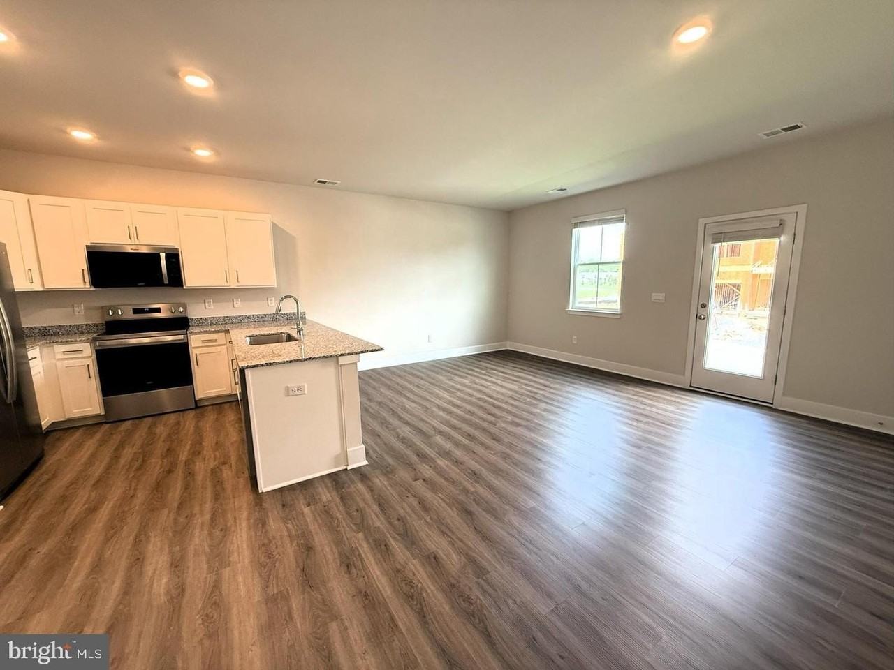 117 Nootka Way - Photo 5 of 13