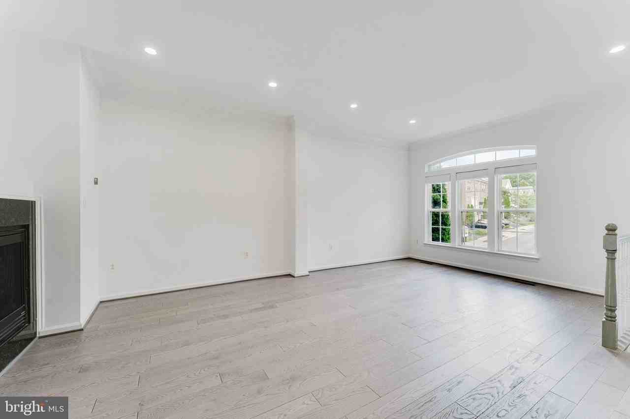 4577 Derring Ln - Photo 3 of 50