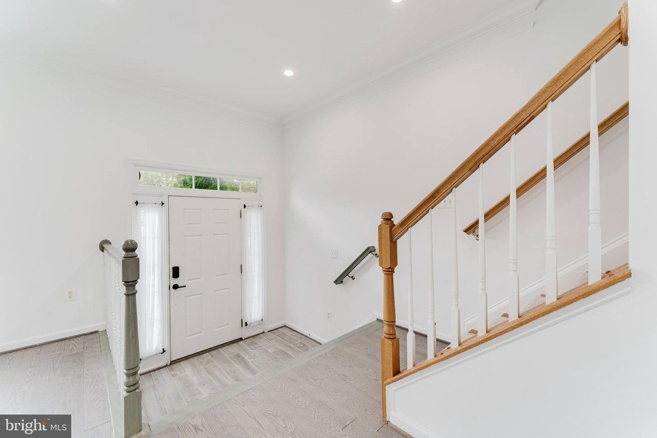 4577 Derring Ln - Photo 7 of 50