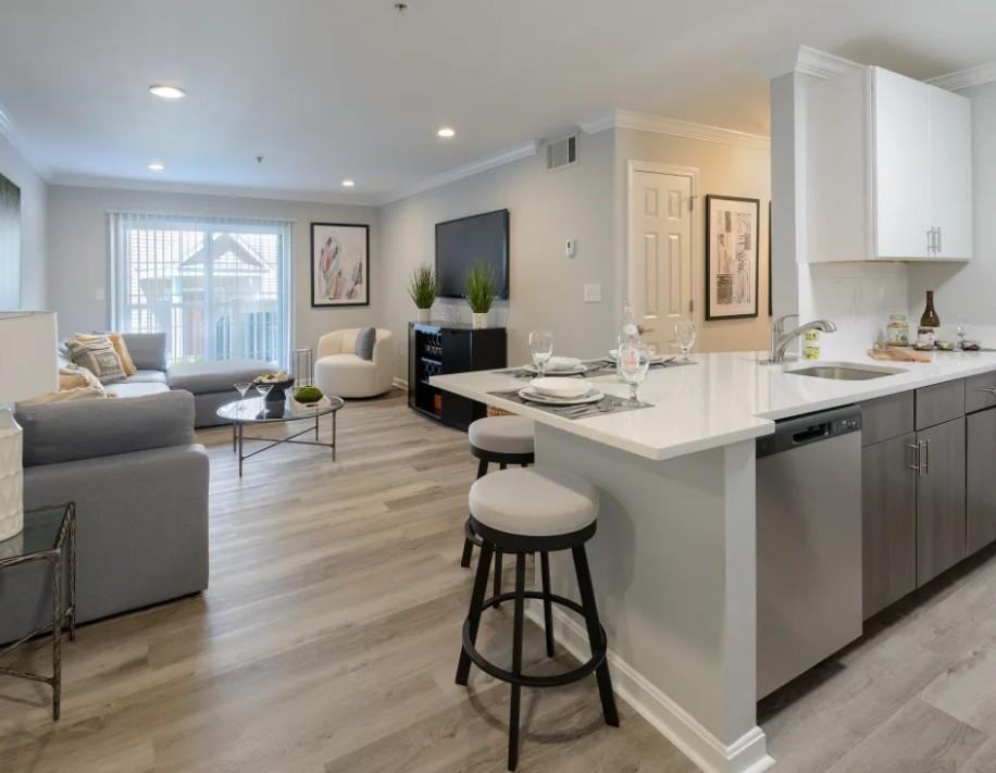 105 Hopkins St - Photo 3 of 10