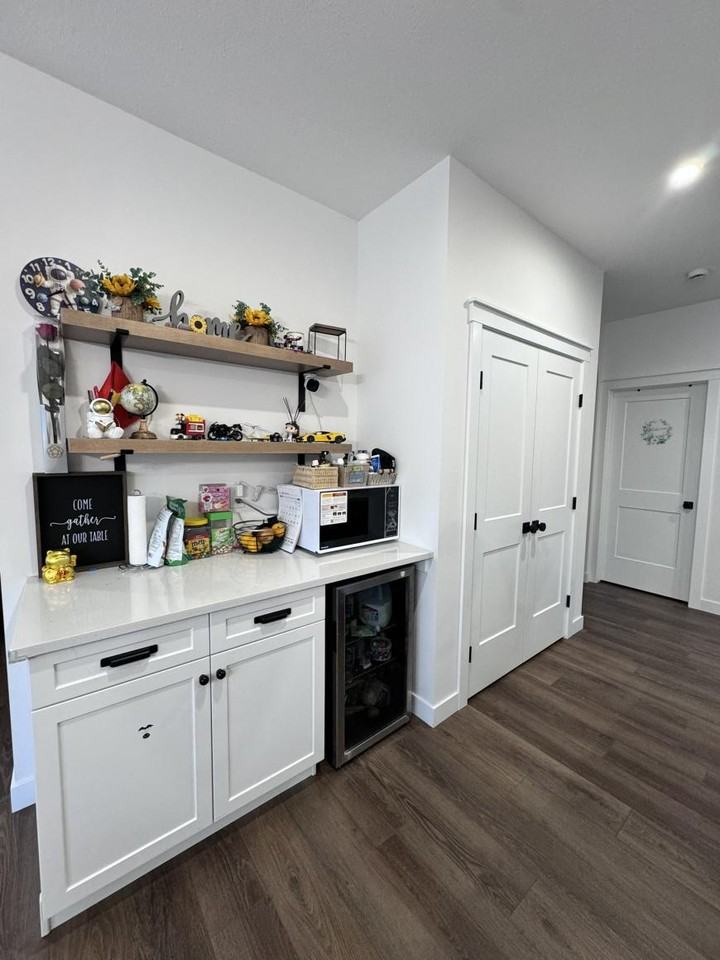 8721 82a Ave - Photo 3 of 10