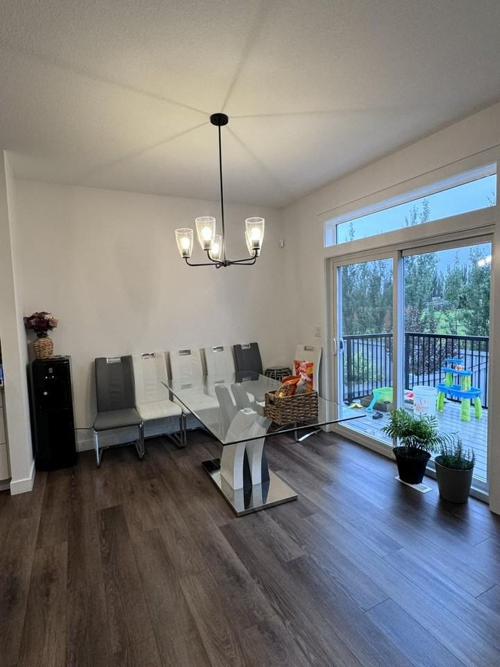 8721 82a Ave - Photo 4 of 10
