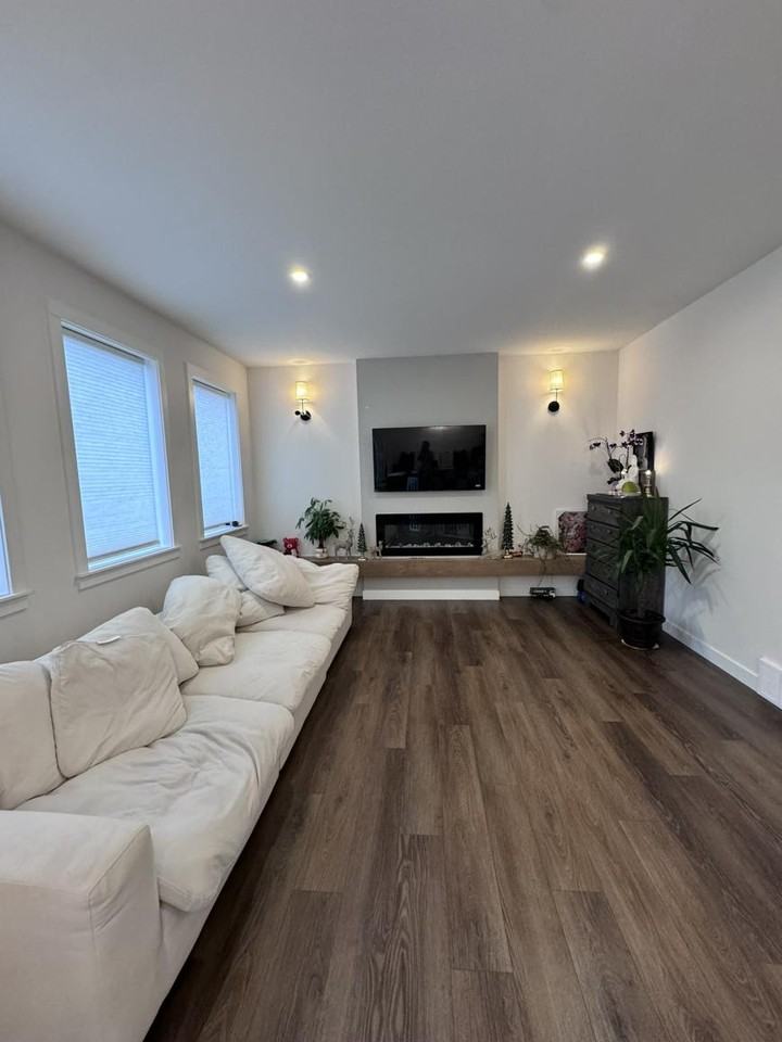 8721 82a Ave - Photo 5 of 10