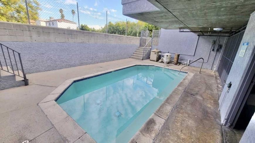 13357 Victory Blvd - Photo 3 of 10