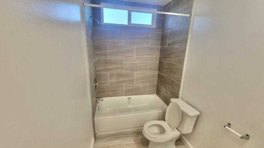 13357 Victory Blvd - Photo 7 of 10