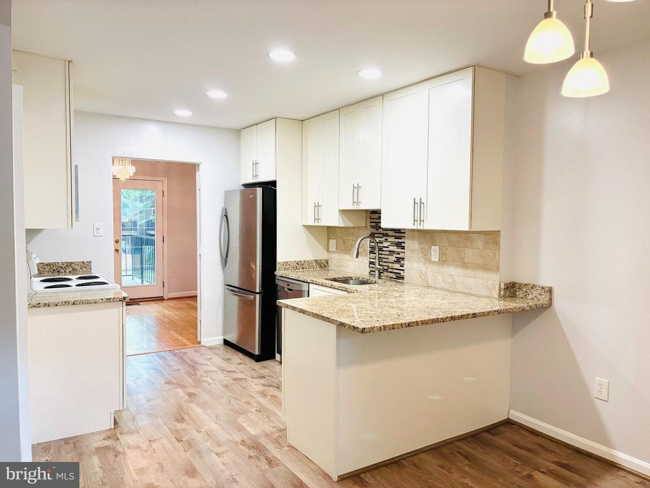 11741 N Shore Dr - Photo 2 of 16