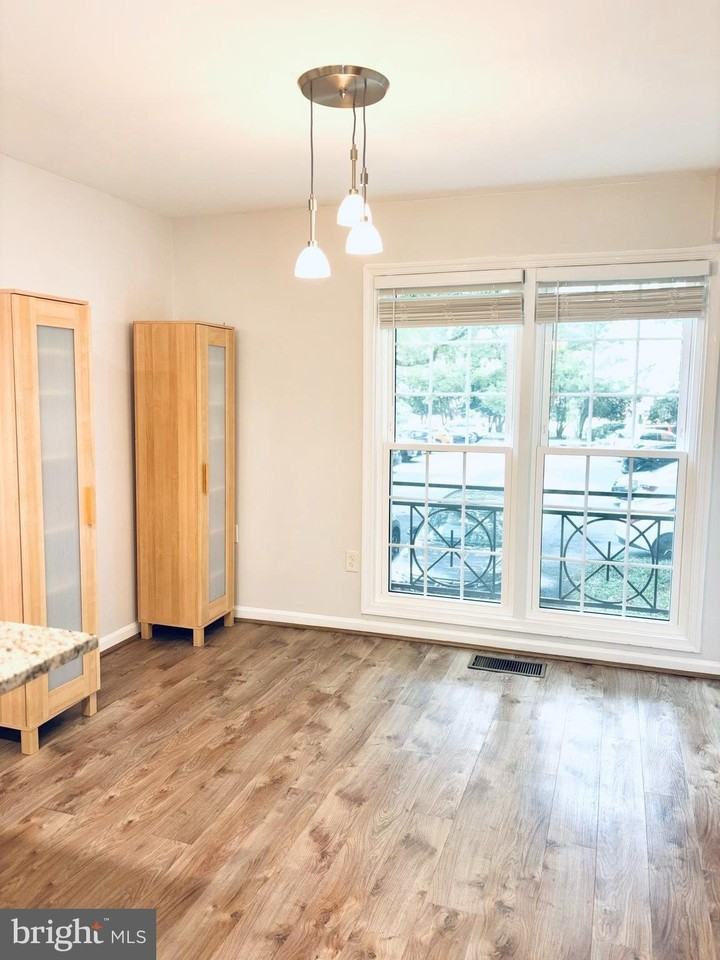 11741 N Shore Dr - Photo 4 of 16