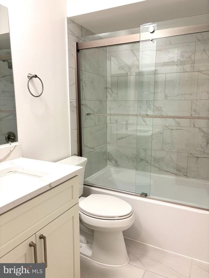 11741 N Shore Dr - Photo 7 of 16