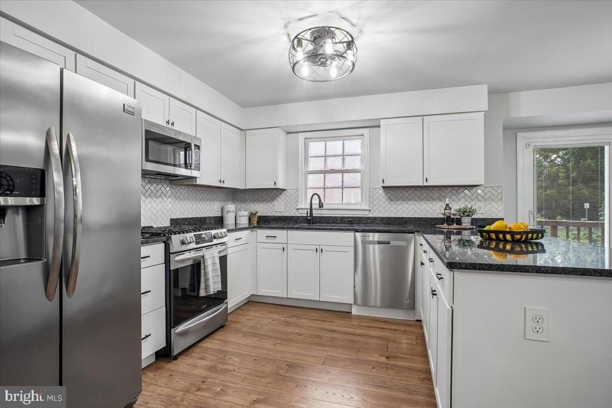 10108 Ebenshire Ct - Photo 6 of 21