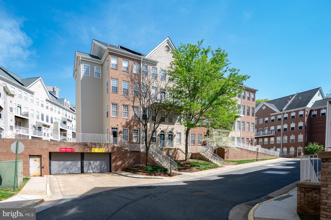 2664 Manhattan Pl #305 - Photo 4 of 46