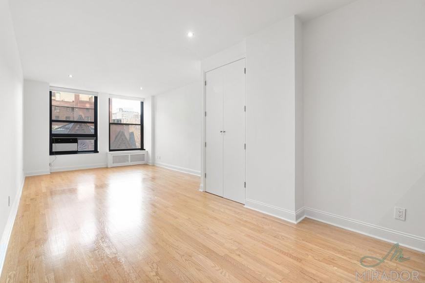 270 Park Ave S