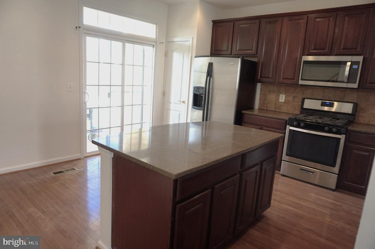 22997 Bulwark Ter - Photo 4 of 27