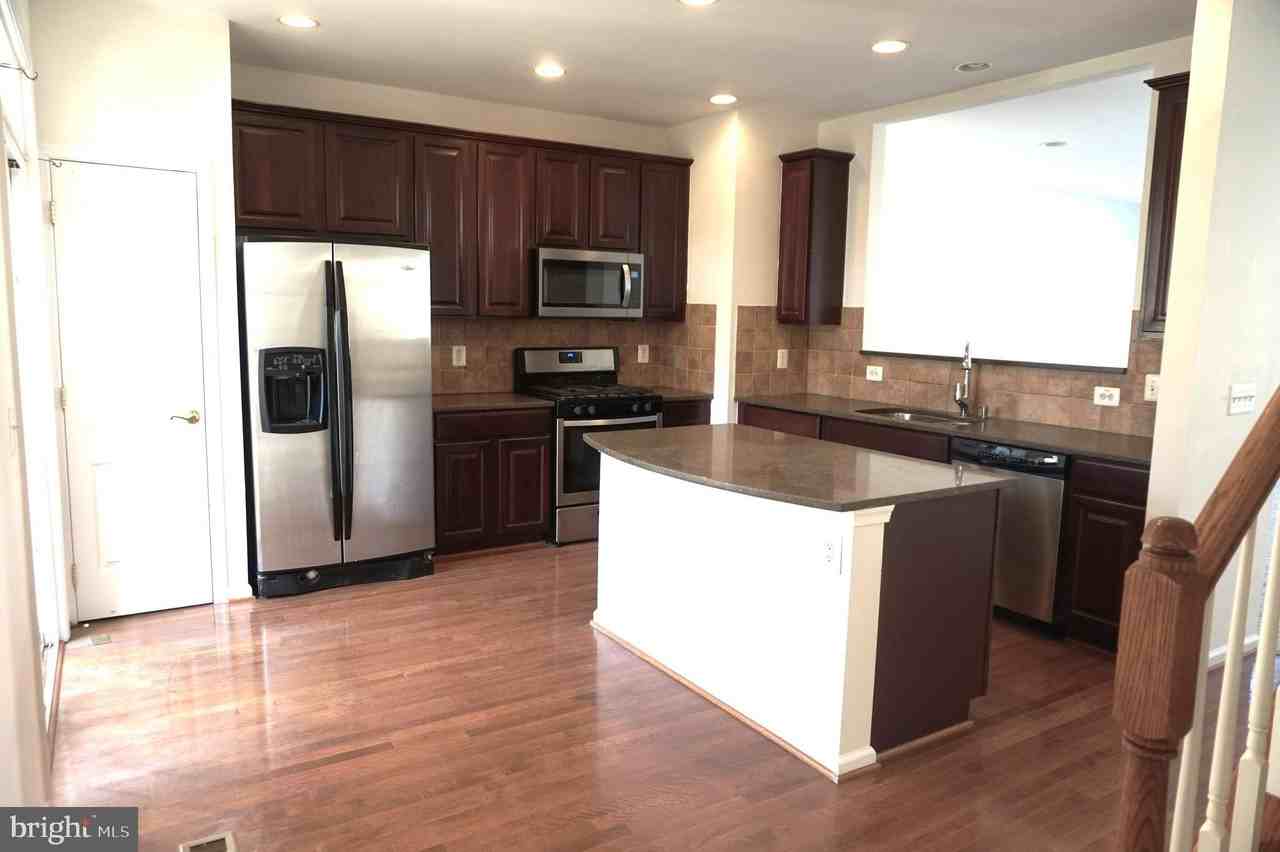 22997 Bulwark Ter - Photo 5 of 27