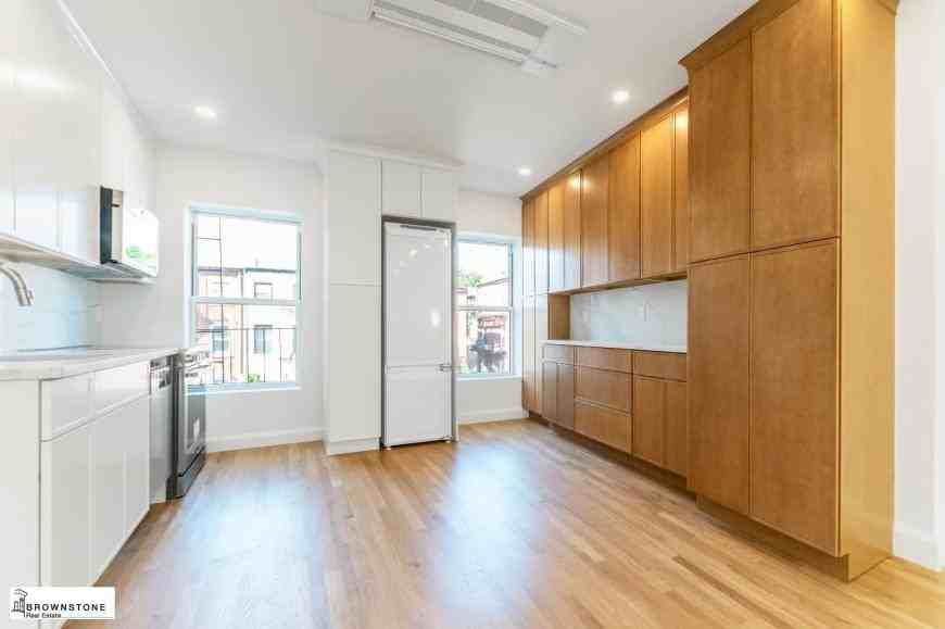173 Carroll St - Photo 2 of 5