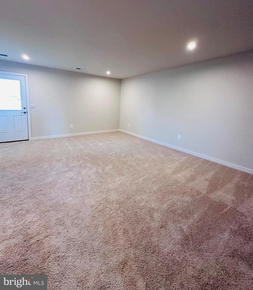 61 Zander Rd - Photo 4 of 20