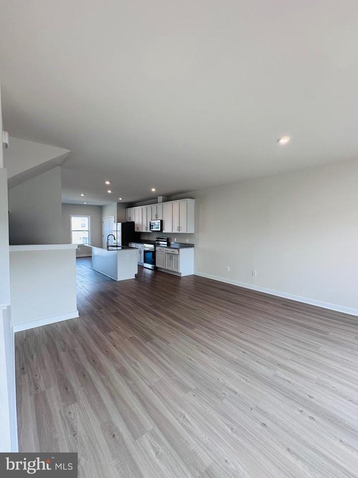61 Zander Rd - Photo 7 of 20