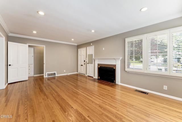 2254 Queensberry Rd - Photo 3 of 7