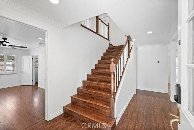 10811 Des Moines Ave - Photo 2 of 8