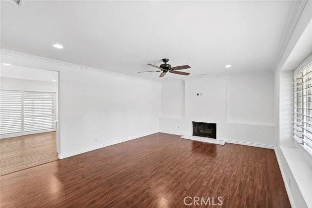 10811 Des Moines Ave - Photo 4 of 8