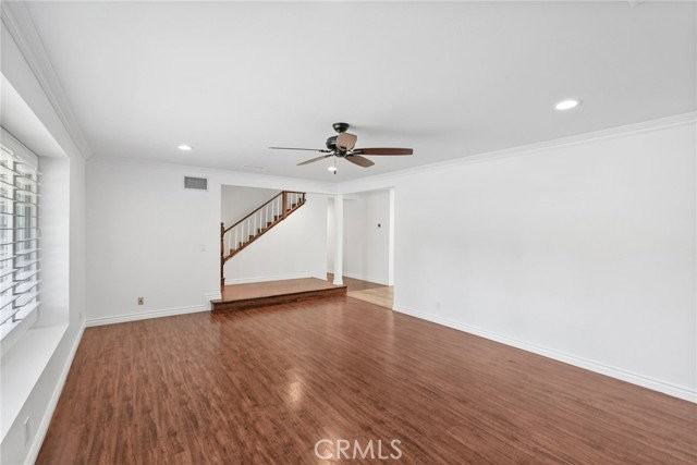 10811 Des Moines Ave - Photo 6 of 8