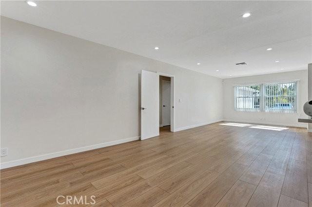 6851 Forbes Ave - Photo 6 of 8