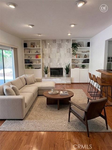 10209 Oakdale Ave - Photo 2 of 8