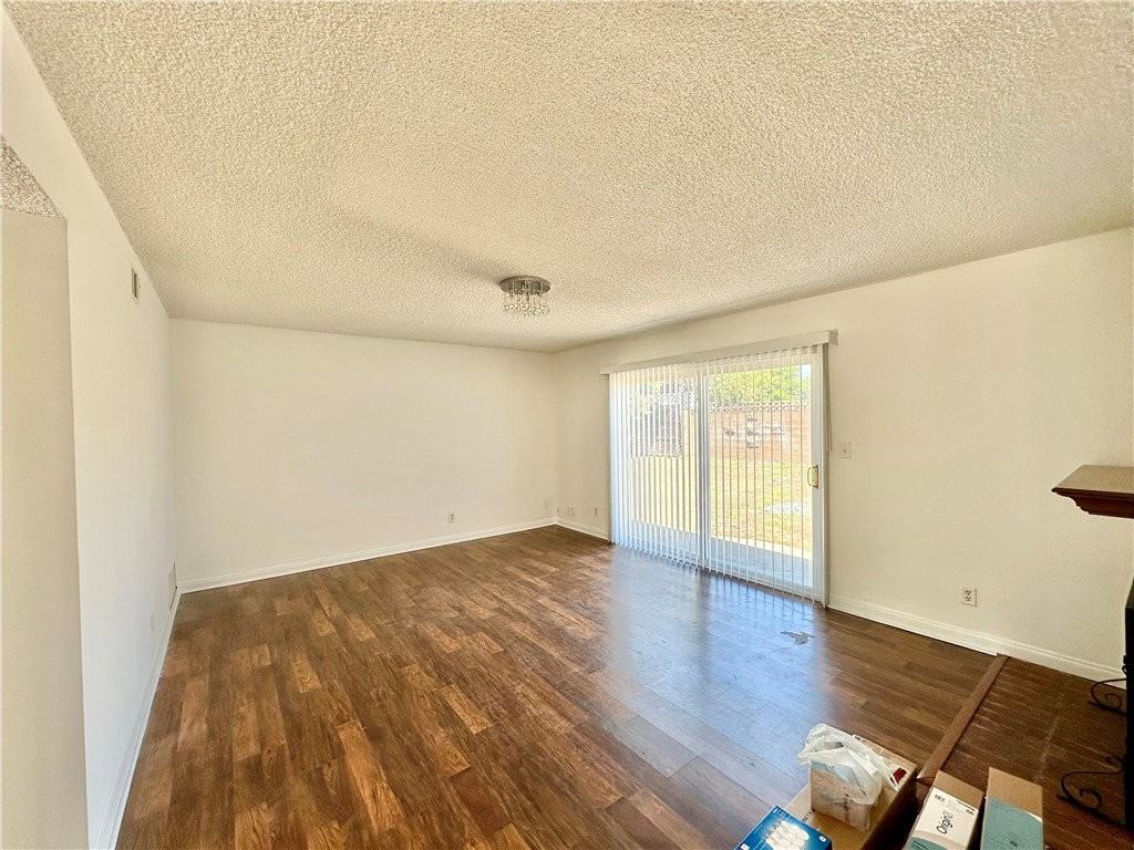 20355 Itasca St - Photo 6 of 8