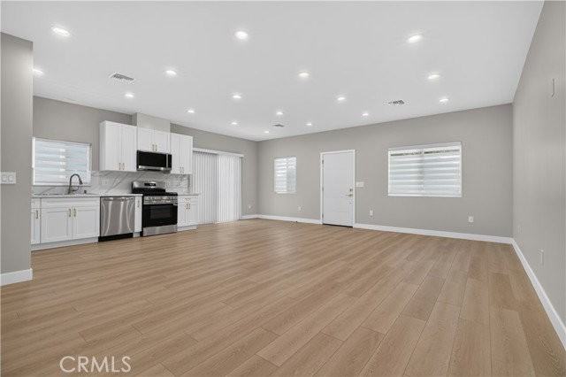 16425 Clymer St - Photo 3 of 8