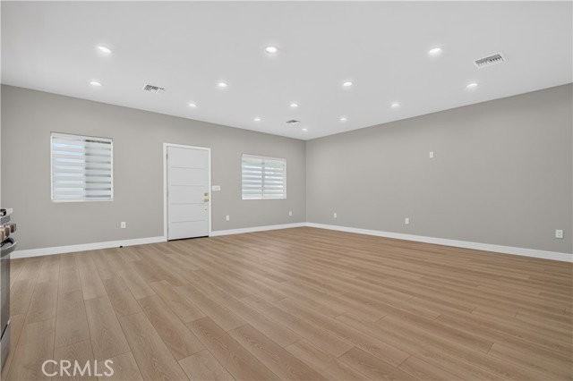 16425 Clymer St - Photo 5 of 8